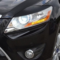 Mra��tka p�edn�ch sv�tlomet� Ford Kuga I -- rok v�roby 2008-12