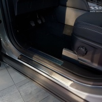 Nerez kryty prah� Ford Kuga III -- od roku v�roby 2019- / 2024-